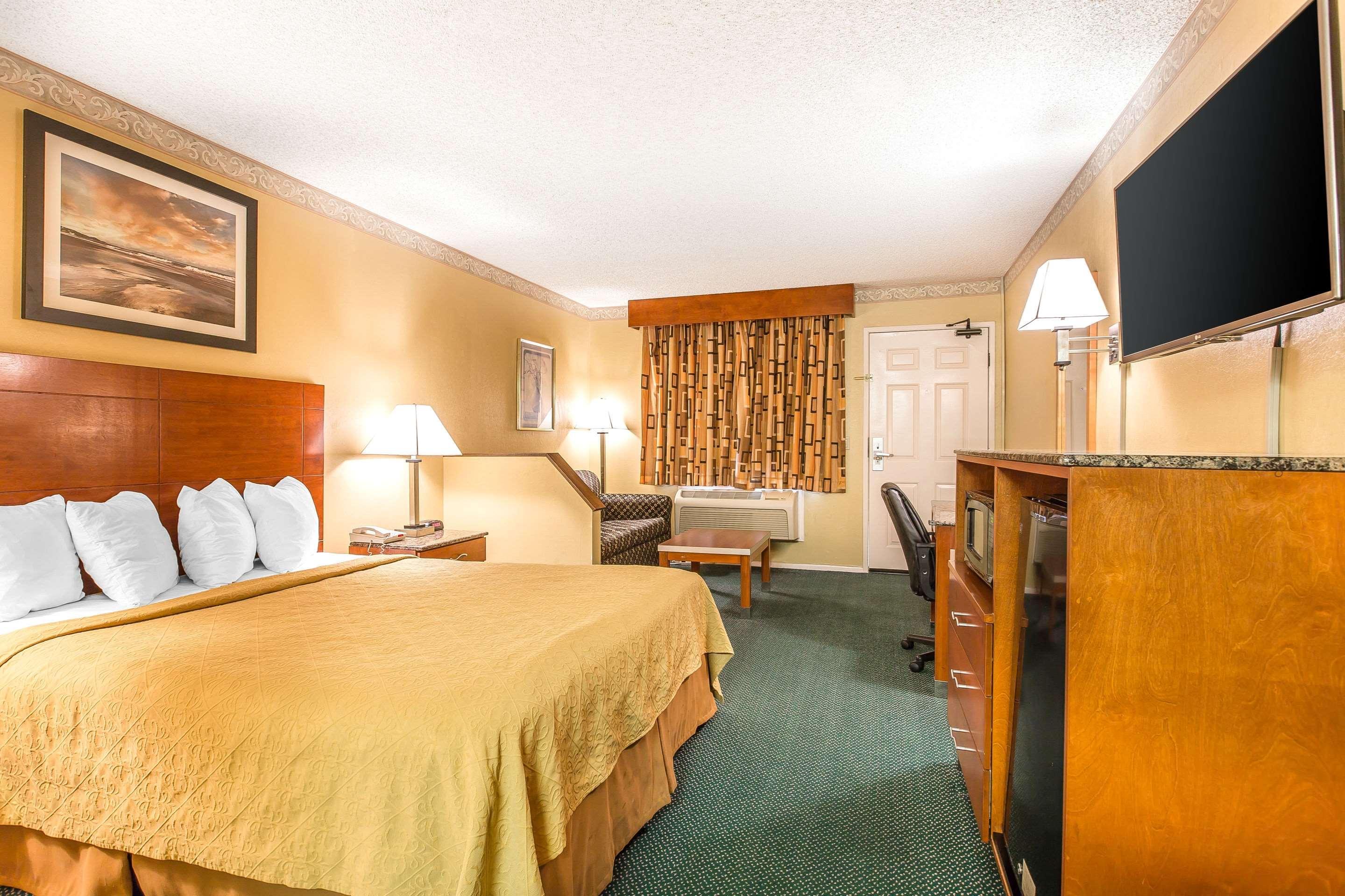 Quality Inn & Suites Camarillo-Oxnard Exterior foto