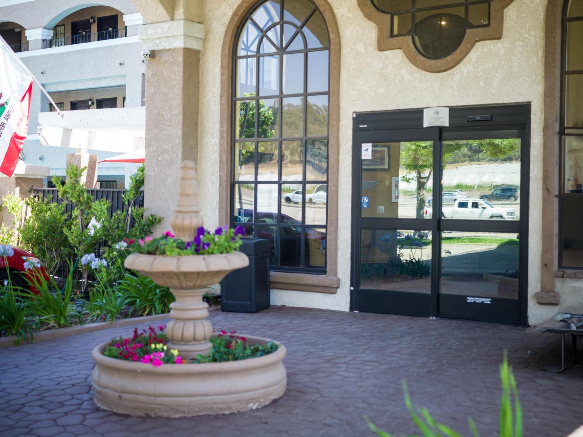 Quality Inn & Suites Camarillo-Oxnard Exterior foto