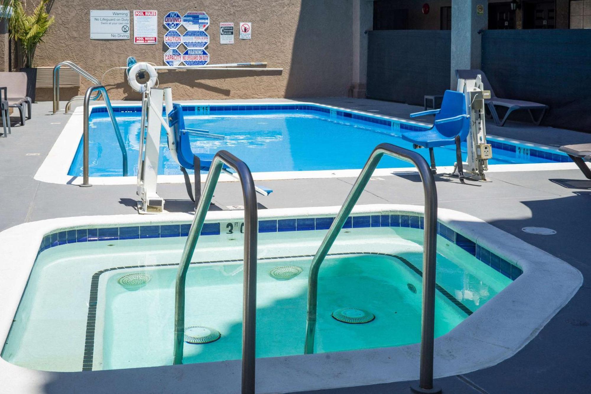 Quality Inn & Suites Camarillo-Oxnard Exterior foto