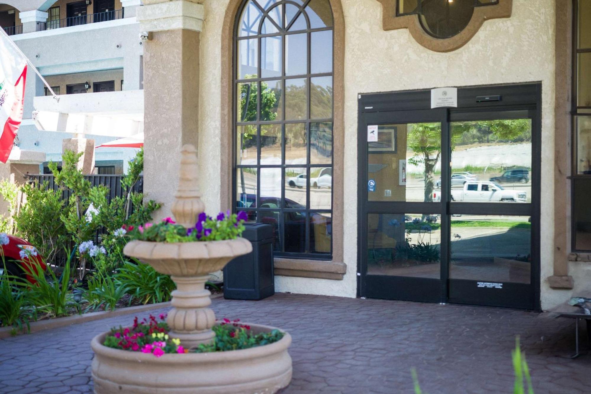 Quality Inn & Suites Camarillo-Oxnard Exterior foto